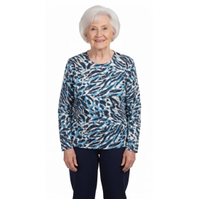 Grenouillère de jour vue de face, motifs bleus et pantalon bleu marine