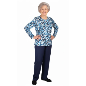 Grenouillère de jour vue de face, motifs bleus et pantalon bleu marine