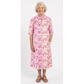 robe médicalisée fleurs roses présentée sur un mannequin femme âgé, vue de face, designtex.fr