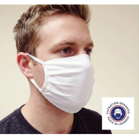 Présentation du masque filtrant en tissu blanc sur mannequin homme