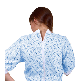 grenouillère adulte femme, jambes et manches courtes, vue de dos, couleur motifs fleuris bleu, bord côte blanc