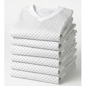 grenouillères adultes médicales empilées les unes sur les autres.